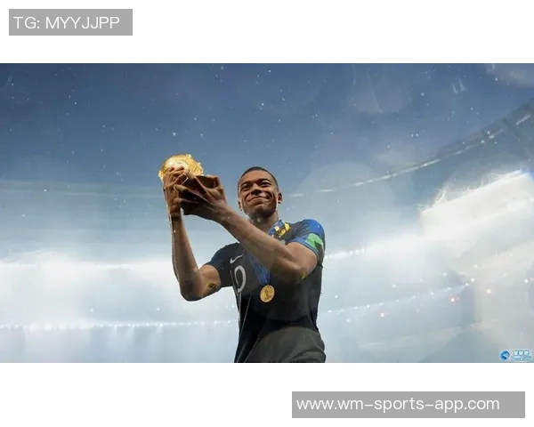 精选足球球星挂件推荐打造专属你的足球魅力与个性风格